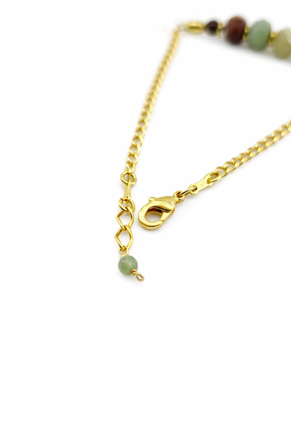 Pulseira amazonita feita a mão com pedras naturais facetadas banhada a ouro 18k. Pulseira amazonita feita a mão com pedras naturais facetadas banhada a ouro 18k.