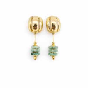 Brincos de Agata Three folheados em ouro 18 k. Semi joia delicada feita a mão. Exclusiva da Ceci joias. Peça Unica. Tamanho dos brincos : 4 cm.