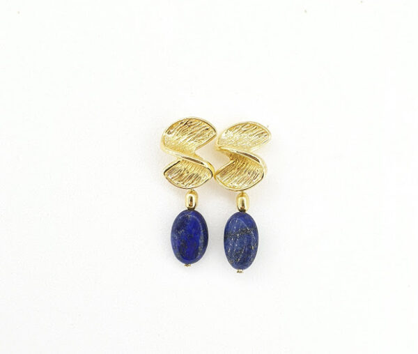 Brincos de lapis lazuli com base em S folheado em ouro 18 k semi joia fina e delicada feita a mão. Tamanho dos brincos : 4,5 cm. Base e acessóros banhados em 10 milésimos de ouro 18 k. Garantia de 01 ano.