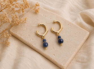 brincos de safira de 5 e 3 mm, meia argola banhada ouro 18k, Feito a mão pela Ceci joias da amazônia.