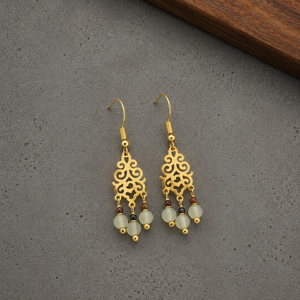 brincos de jade verde e agata indiana banhados a ouro 18k. Semijoia única e exclusiva da ceci joias