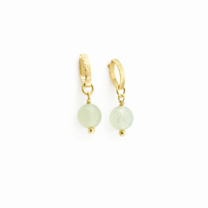brincos de jade de 6mm banhados a ouro 18k.