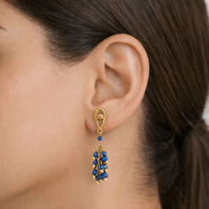 brincos de sodalita cachinho banhados a ouro 18k, feitos a mão, peça única Ceci joias.