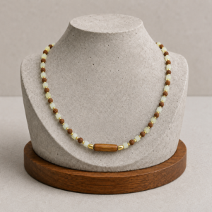 Colar rudraksha , amazonita e bambu, entremeio a ouro 18k. Feito a mão pela Ceci joias da amazônia.