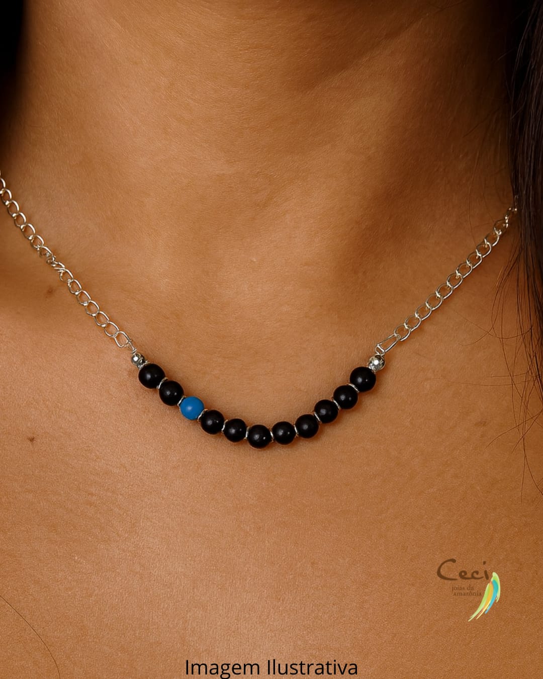 Colar Corrente Cadeado com Ônix e Turquesa Folheado a Prata – Ceci Joias da Amazônia O colar de corrente cadeado com pedras naturais de ônix e turquesa folheado a prata é uma joia artesanal exclusiva da Ceci Joias da Amazônia, feita à mão com atenção aos mínimos detalhes. Essa semijoia delicada e sofisticada combina o contraste elegante do ônix fosco com a intensidade da turquesa, resultando em uma peça única, versátil e atemporal.