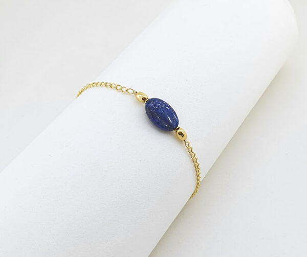 Pulseira semijoia delicada lapis lazuli folheada a ouro 18 k. Semijoia delicada feita a mão. Peça exclusiva da Ceci Joias. Tamanho 20 cm. Garantia de um ano.