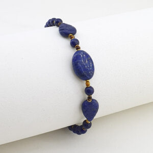 Pulseira de lapis lazuli e olho de tigre folheada a ouro 18 k.  Semijoia  feita de forma artesanal. Exclusiva da Ceci joias.  Tamanho da pulseira 20 cm.  Garantia de 01 ano.