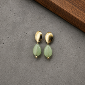 brincos de jade gota banhados a ouro 18k.