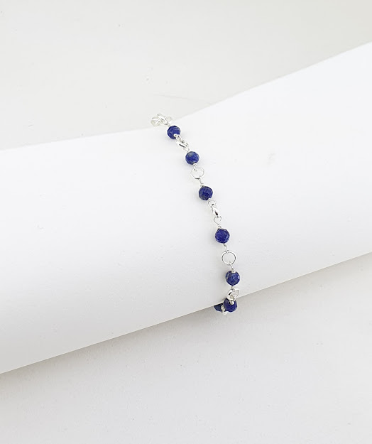 Pulseira lápis lazuli elo portugues folheada a prata. Folheada em 50 mm de prata. Feita a mão.  Tamanho da pulseira: 20cm. Garantia de 01 anos