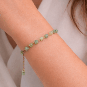 Pulseira amazonita e quartzo verde banhada a ouro 18k, feita a mão, peça únida e exclusiva da Ceci joias.