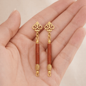 brincos ceramica e madeira banhados a ouro 18 k. peça única