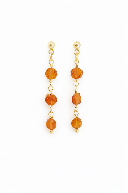 brincos de cornalina irregular feitos a mão. Joia exclusiva da Ceci joias.