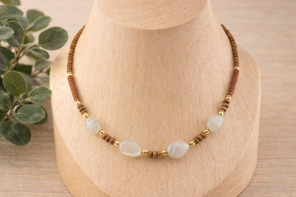 colar de ágata cinza , madeira e ceramica com entremeios e detalhes banhados a ouro 18k. Feito a mão colar de ágata cinza , madeira e ceramica com entremeios e detalhes banhados a ouro 18k. Feito a mão