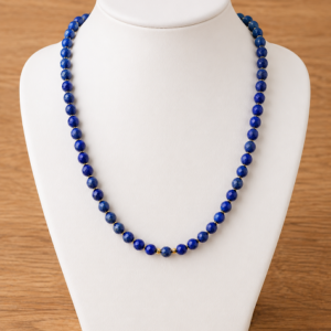 Colar de lapis lazuli facetado no mostruario branco absoluto