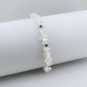 Conjunto artesanal de quartzo de rocha com detalhes em olho-de-tigre, composto por pulseira e brincos banhados a ouro 18k, joias naturais da Ceci Joias da Amazônia.