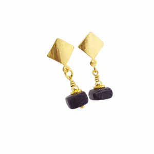 brincos de madeira de imbia banhados a ouro 18k. Peça única da Ceci joias da Amazônia