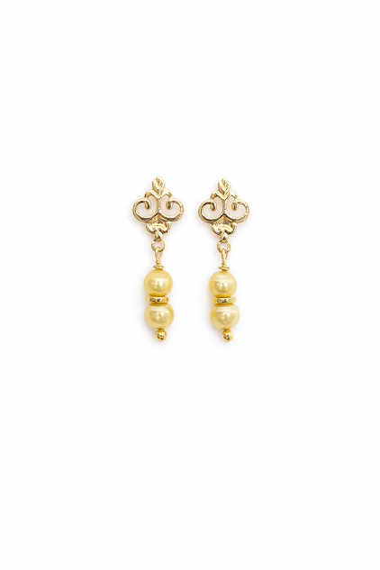 brincos perolas amarelas, fundo branco. brincos exclusivos da Ceci joias da Amazônia.