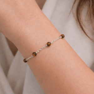 pulseira olho de tigre e corrente banhada a prata, feita a mão.