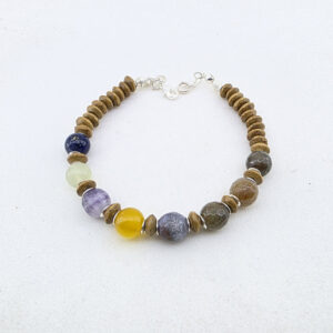 Pulseira de pedras naturais de 8 mm de lapis lazuli, calcita amarela, ametista , agata indiana, jade, feita a mão.