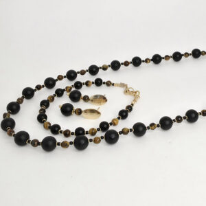 Conjunto de onix fosco e olho de tigre folheado a ouro 18 k. Joia artesanal feita com pedras naturais de onix fosco e olho de tigre Semijoia fina folheada em 10 milésimos de ouro 18 k. Semi joia delicada exclusiva da Ceci joias. Feito a mão.