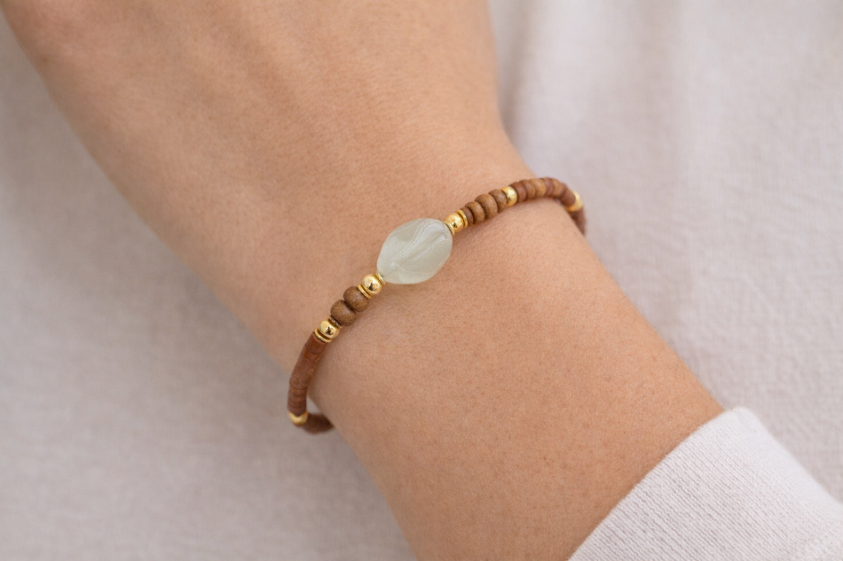 pulseira agata cinza madeira, ceramica, banhada a ouro 18k. pulseira agata cinza madeira, ceramica, banhada a ouro 18k.