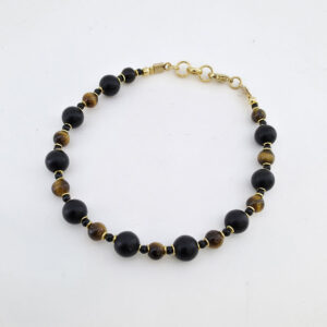 Pulseira de ônix fosco e olho de tigre folheada a ouro 18k. Semijoia artesanal com pedras naturais, feita à mão, sofisticada, elegante e exclusiva da Ceci Joias.