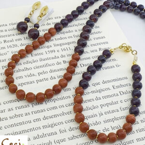 Conjunto granada e pedra com entremeios e fechos banhados a ouro 18k.