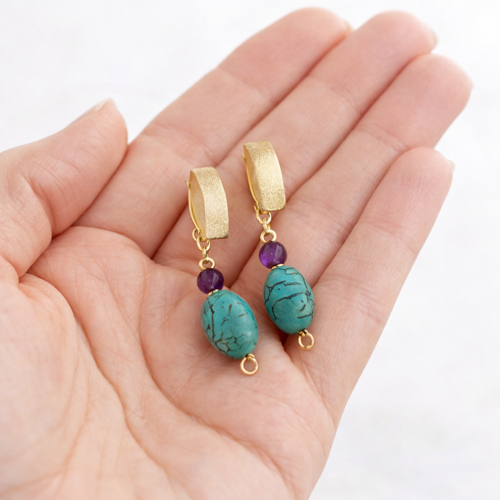 brincos de turquesa e ametista banhados a ouro 18k. brincos de turquesa e ametista banhados a ouro 18k.