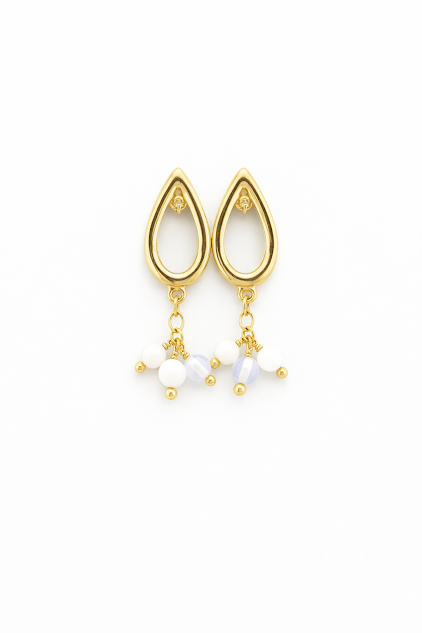 brincos de jade branco e opalina fundo branco, banhado a ouro 18k. Peça única. Ceci joias