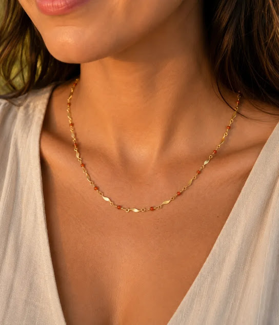 colar de agata vermelha de 2 mm com acessorios e fechos banhados a ouro 18k..
