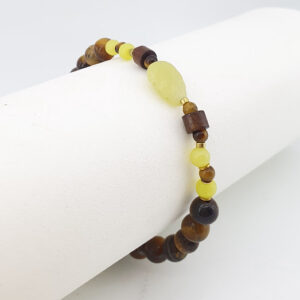 Pulseira de madeira e jade amarelo e olho de tigre folheado a ouro 18 k. Biojoia artesanal feita com pedras naturais de jade amarelo, olho de tigre e madeira. Acessórios e entremeio banhados em 10 milésimos de ouro 18 k. Tamanho da pulseira 20 cm. Peça única e exclusiva.