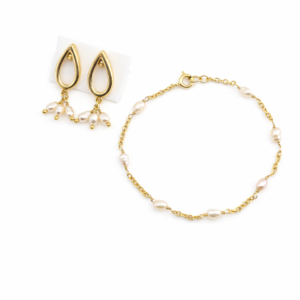 Conjunto de pérolas rosê barroca banhado a ouro 18k. Joia artesanal delicada e exclusiva Ceci Joias. Ideal para qualquer ocasião, com garantia de 1 ano.