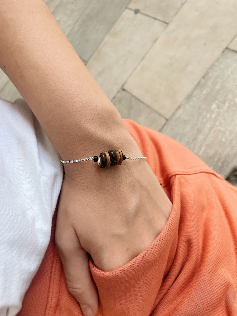 Pulseira de coco e elo português banhado a prata. Biojoia artesanal feita com coco fechamento e entremeios banhados a prata. Tamanho da pulseira 19,5 cm Biojoia, delicada peça única. Pulseira de coco e elo português banhado a prata. Biojoia artesanal feita com coco fechamento e entremeios banhados a prata. Tamanho da pulseira 19,5 cm Biojoia, delicada peça única.
