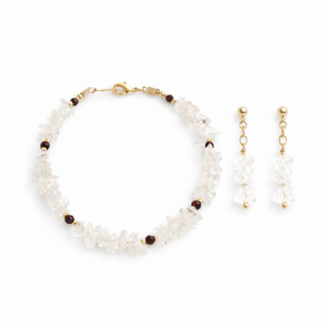 Conjunto artesanal de quartzo de rocha com detalhes em olho-de-tigre, composto por pulseira e brincos banhados a ouro 18k, joias naturais da Ceci Joias da Amazônia.