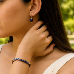 CONJUNTO pulseira e brincos de sodalita usados pela modelo