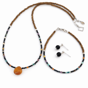 conjunto de onix 2 mm e pedras brasileiras , semijoias exclusivas da ceci joias