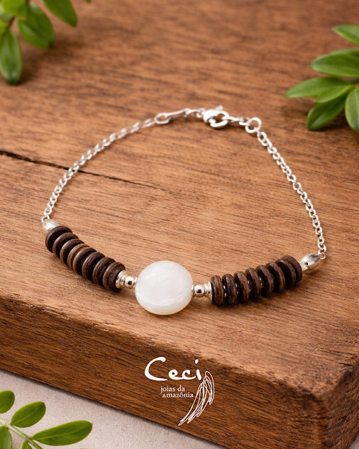 pulseira coco e madreperola banhado a prata sobre madeira rustica pulseira coco e madreperola banhado a prata sobre madeira rustica