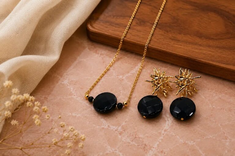 Colar e brincos de moeda de onix corrente elo portugues banhada a ouro 18k, Feitos perla ceci joias da amazônia.